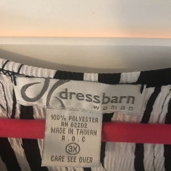 Dress Barn sleeveless shell - Picture 2 of 3